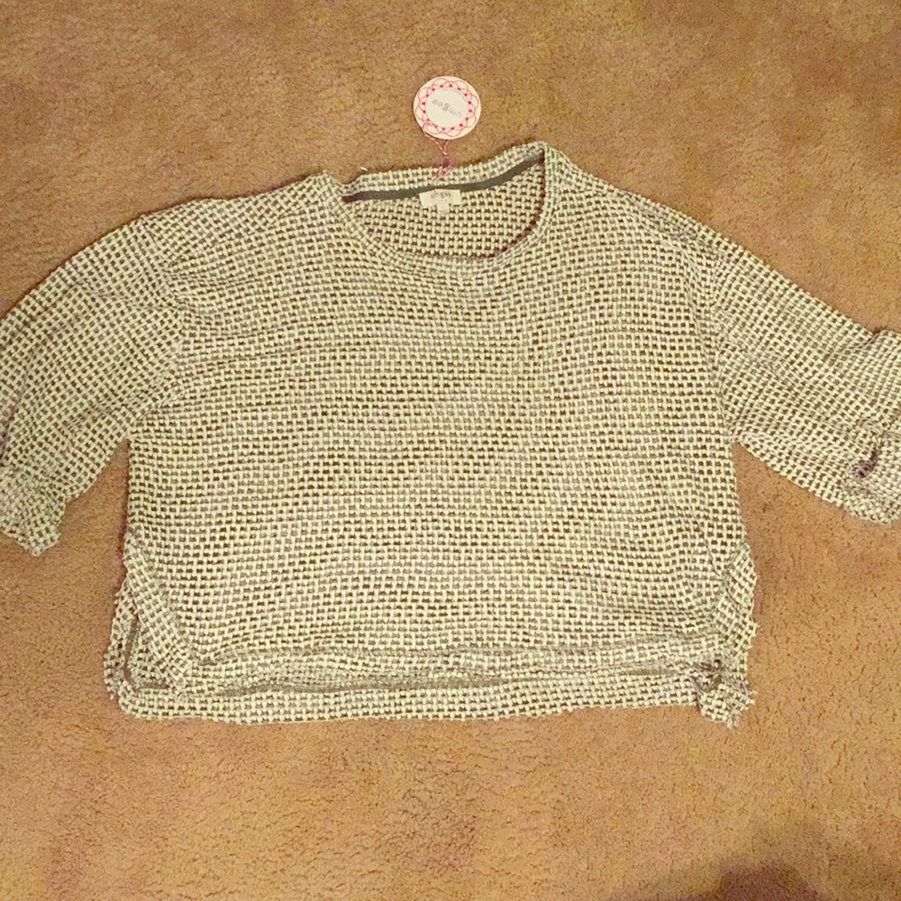 Large Umgee brand quarter sleeve top.